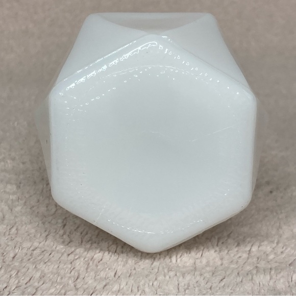 Vintage Milk Glass Flower Bud Vase Set of 2-White-Retro-Cottagecore-Grannycore - Picture 7 of 13